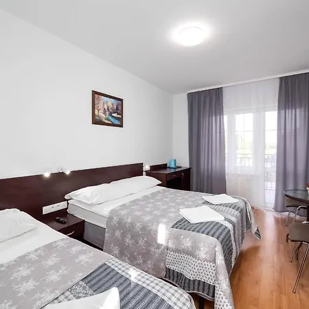 Проживание в семье Astoria *